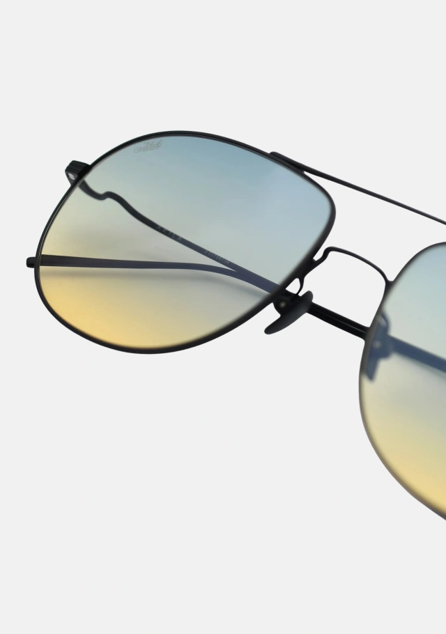 Torrey Black / Meadow Gradient