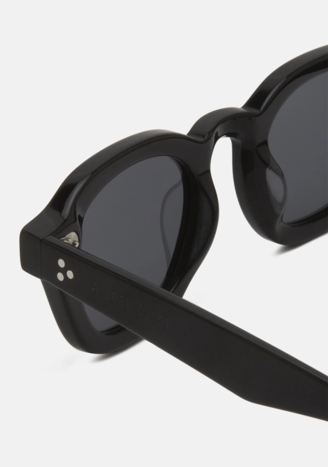 Logos Black / Black